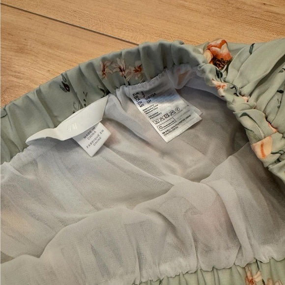 Set of Floral Top and Pleated Skirt by H&M - Picture 8 of 10
